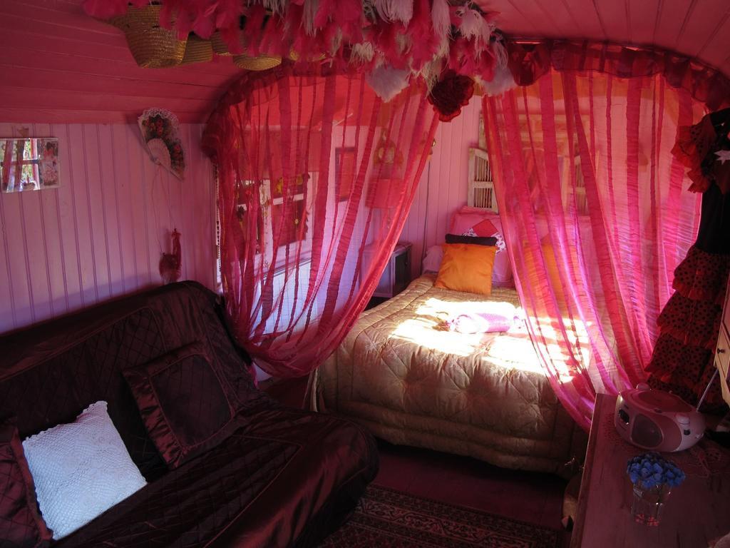 La Roulotte De Lola - Chambre D'Hotes La Celle  Екстер'єр фото