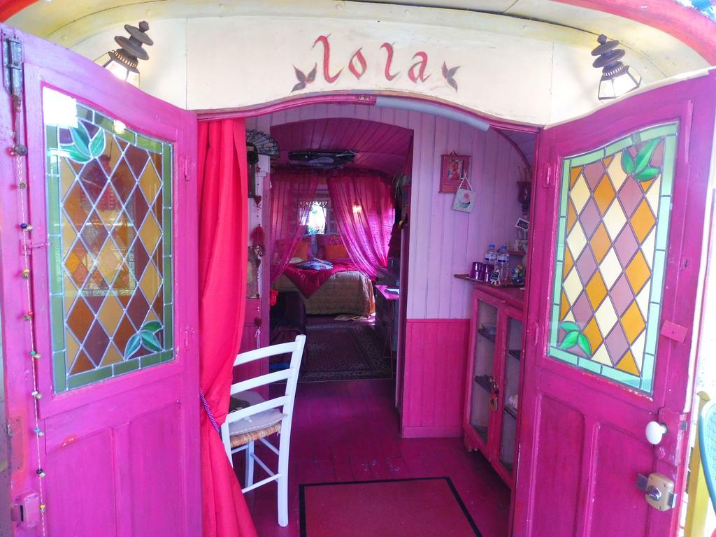 La Roulotte De Lola - Chambre D'Hotes La Celle  Екстер'єр фото