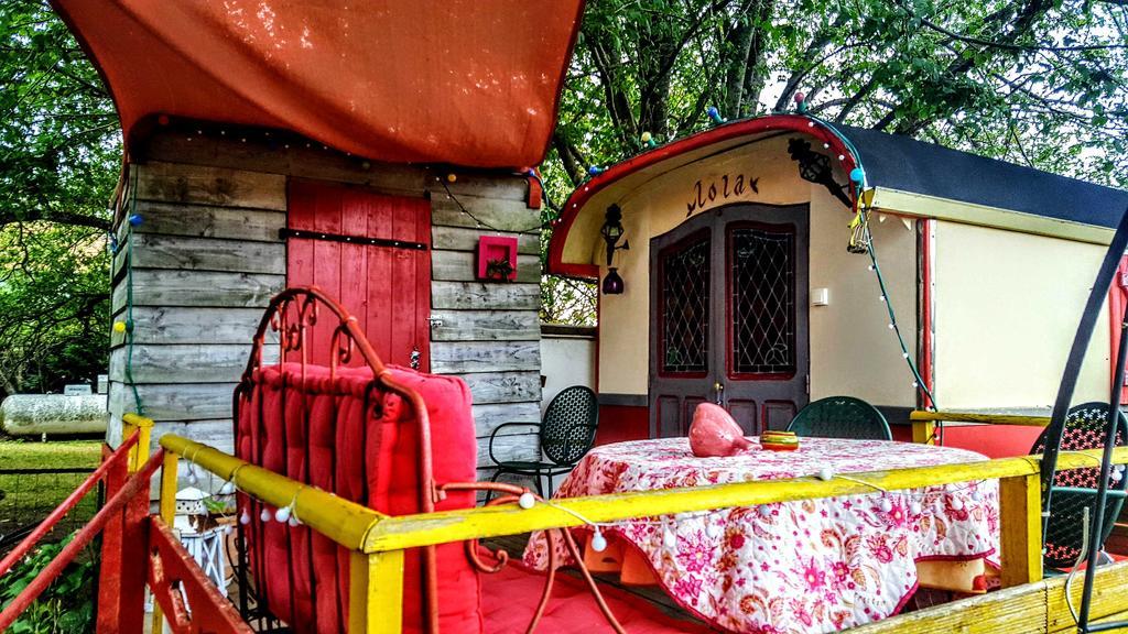 La Roulotte De Lola - Chambre D'Hotes La Celle  Екстер'єр фото