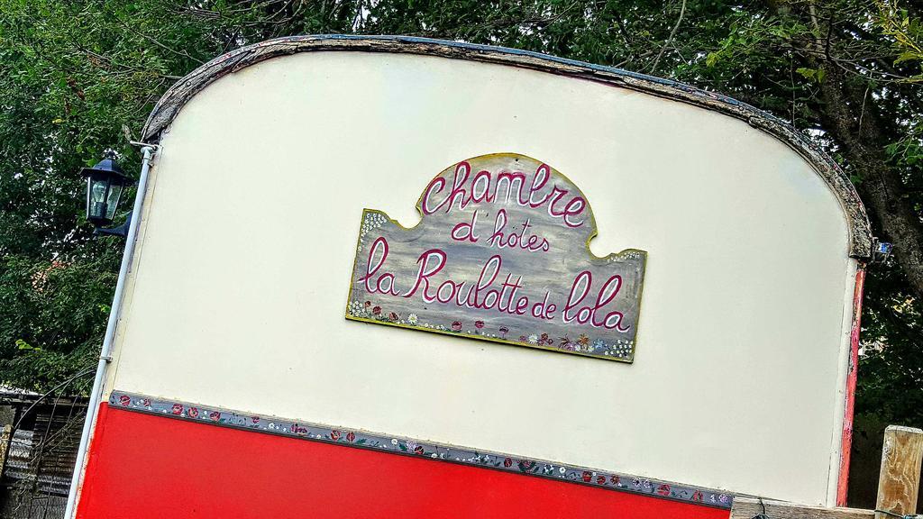 La Roulotte De Lola - Chambre D'Hotes La Celle  Екстер'єр фото
